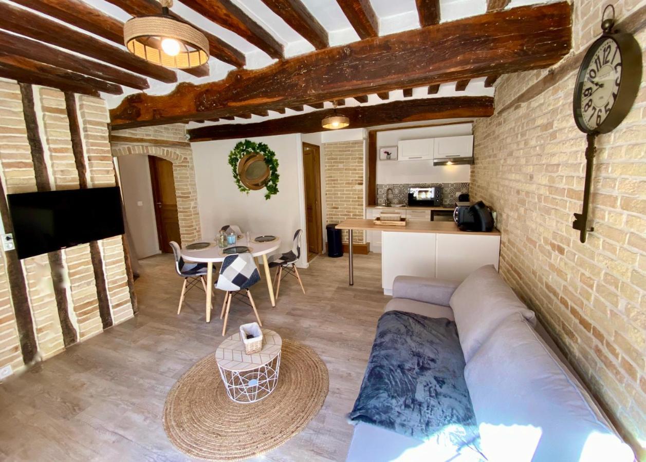 Le Confort Normand: Quayside Comfort With Netflix & Free Parking Dieppe