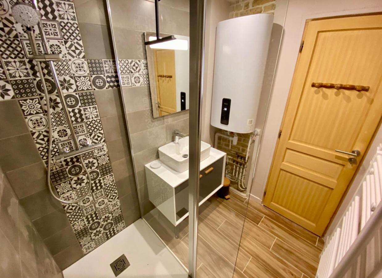 Le Confort Normand: Quayside Comfort With Netflix & Free Parking Apartment