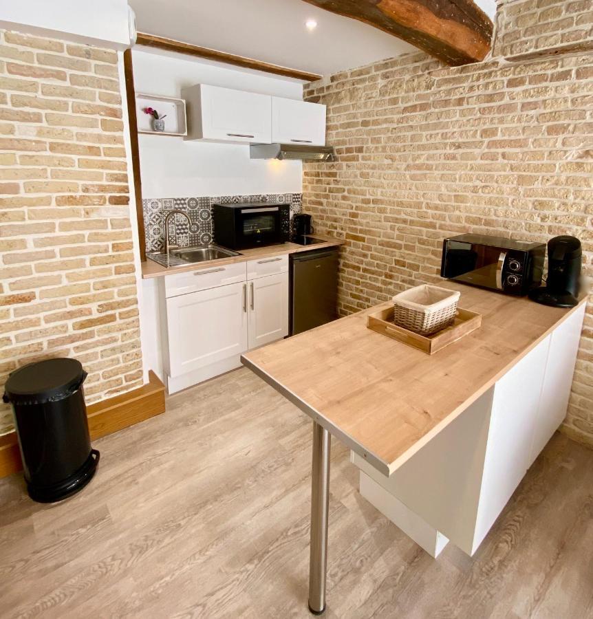 Le Confort Normand: Quayside Comfort With Netflix & Free Parking Apartment
