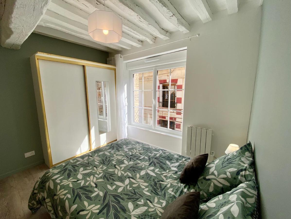 Le Confort Normand: Quayside Comfort With Netflix & Free Parking Apartment